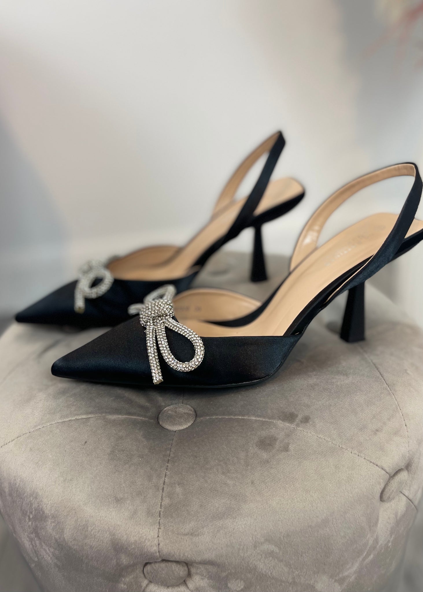 Low Heel With Bow Detail Black